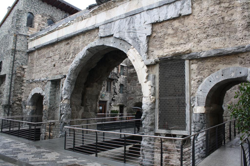 Palu Vacanze: Cuore Del Centro Storico Apartment Aosta Exterior photo