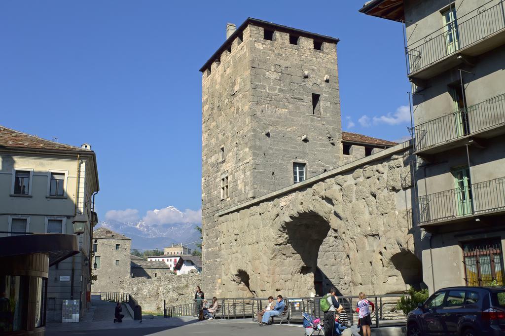 Palu Vacanze: Cuore Del Centro Storico Apartment Aosta Exterior photo